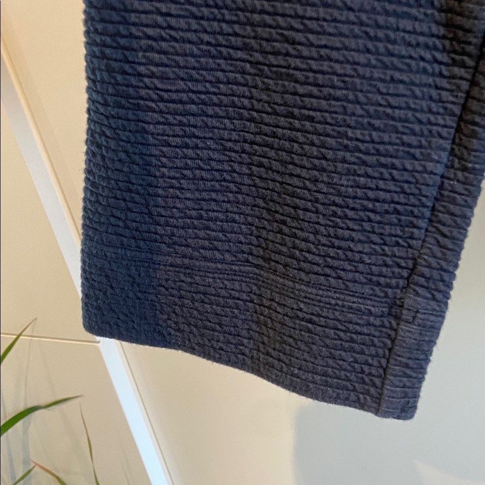 Lululemon On Repeat Mock Neck - Picture 5 of 9